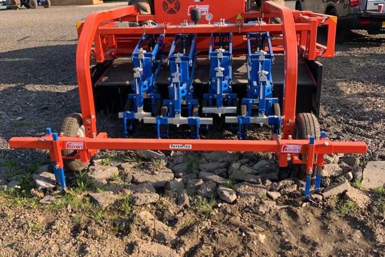 ferrari-remoweed-4-row-interplant-inter-row-hoe