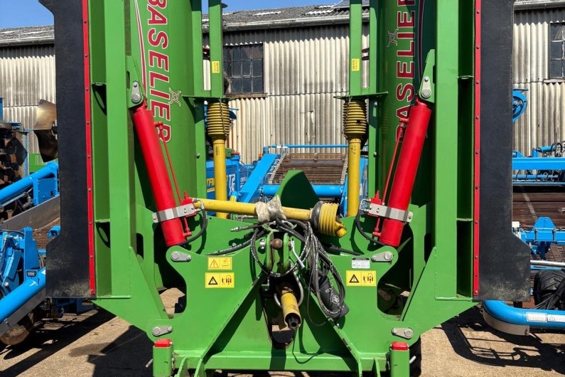 used-baselier-3-bed-6-row-haulm-topper-2019