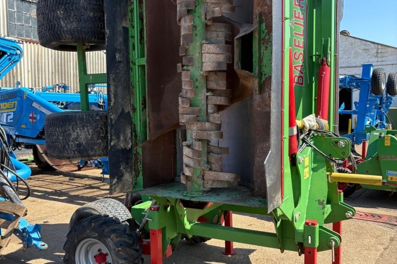 used-baselier-3-bed-6-row-haulm-topper-2019