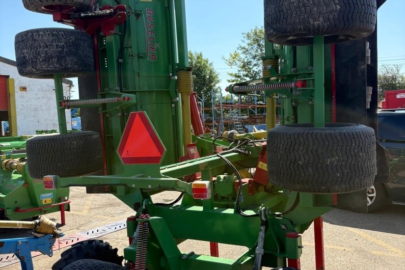used-baselier-3-bed-6-row-haulm-topper-2019