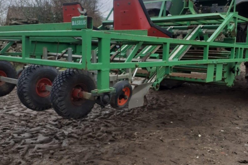 used-basrijs-4-row-2-man-manual-planter