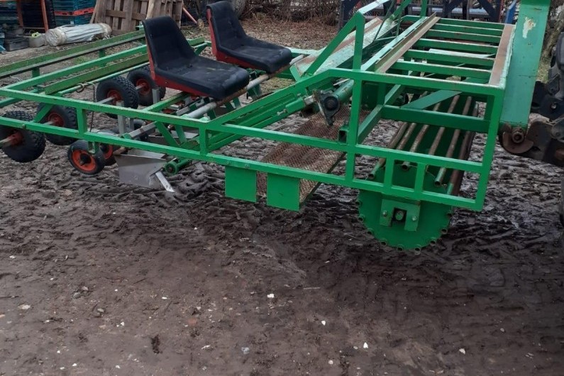 used-basrijs-4-row-2-man-manual-planter