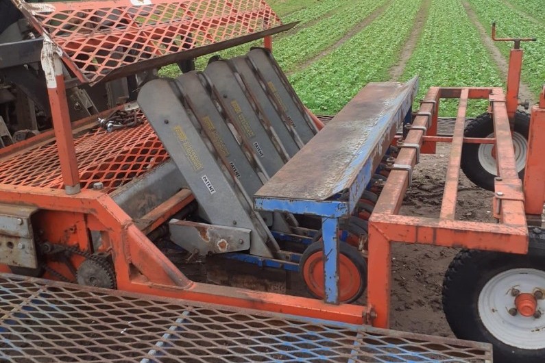 used-ferrari-5-row-f-planter