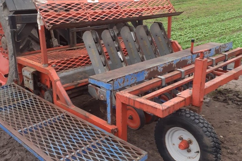 used-ferrari-5-row-f-planter