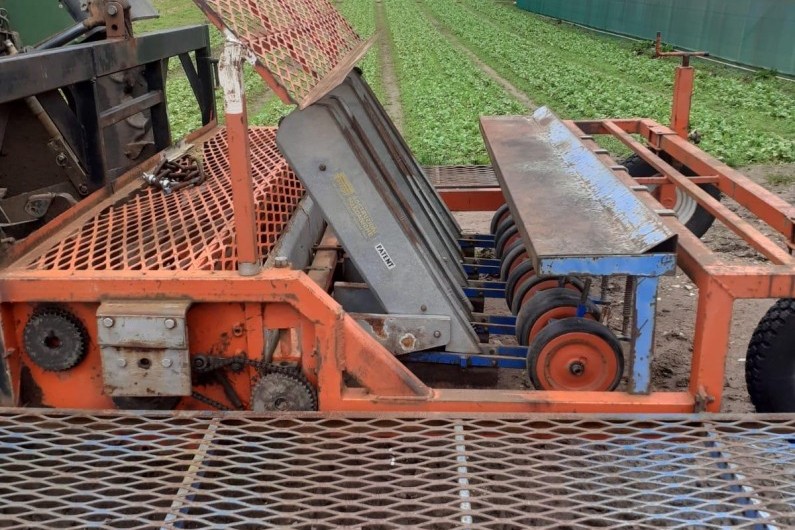 used-ferrari-5-row-f-planter