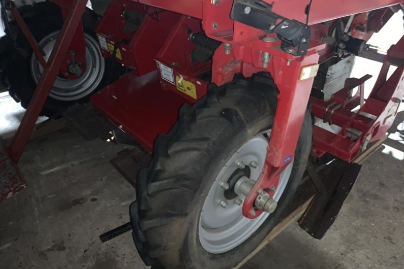 used-grimme-gb215-2-row-belt-planter