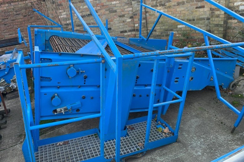 used-standen-4-man-in-line-picking-table-to-fit-t2-harvester