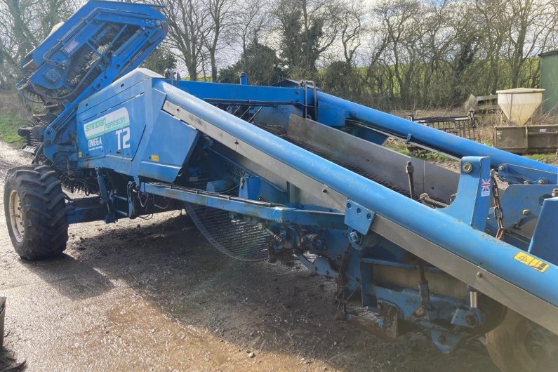 useused-standen-t2-potato-harvester-2010-thompson-farming-ltdd-standen-t2-potato-harvester-2010