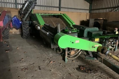 Thumbnail image for Used Reekie Dominant 3000 2 row harvester 2013